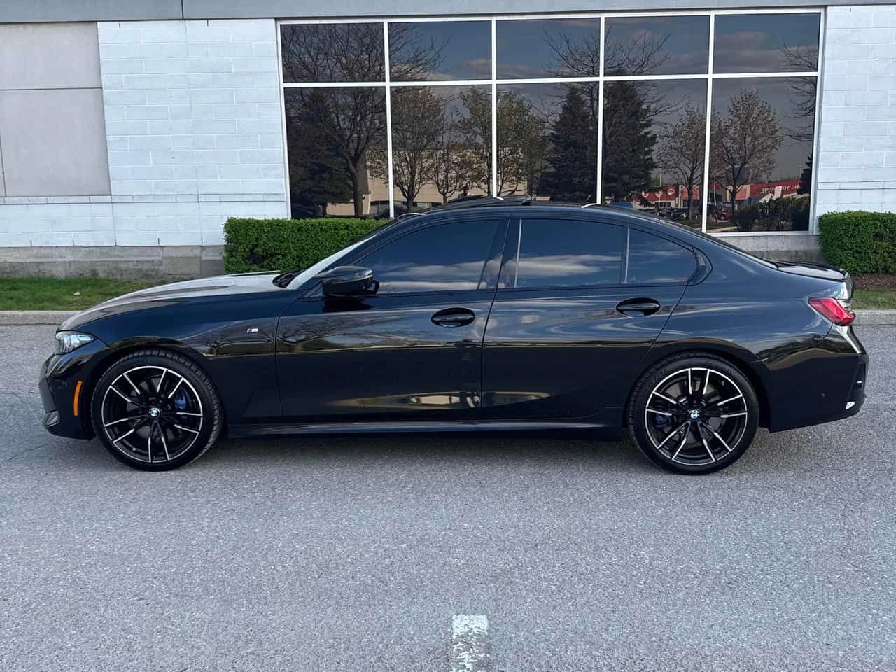 BMW 340 xDrive/360/HUD/HARMAN KARDON/ШИБИДАХ, снимка 3 - Автомобили и джипове - 54493122