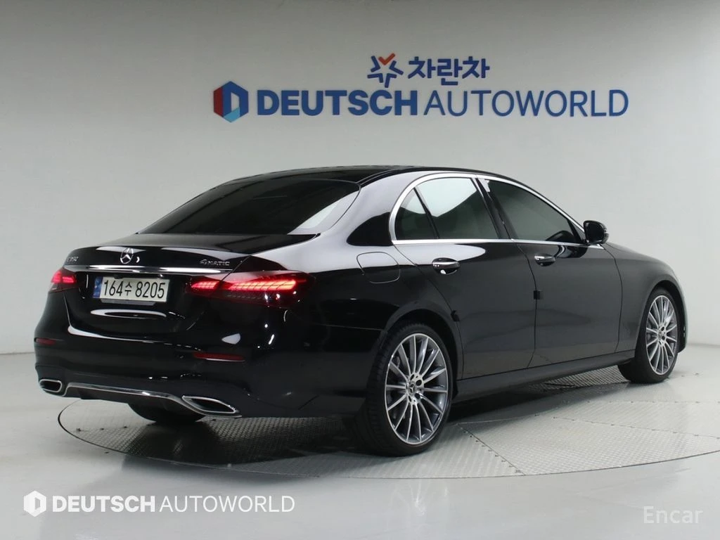 Mercedes-Benz E 350 AMG* LINE* 4MATIC* BURMESTER* ХЕДЪП* LANE* ASSIST*, снимка 2 - Автомобили и джипове - 54701000