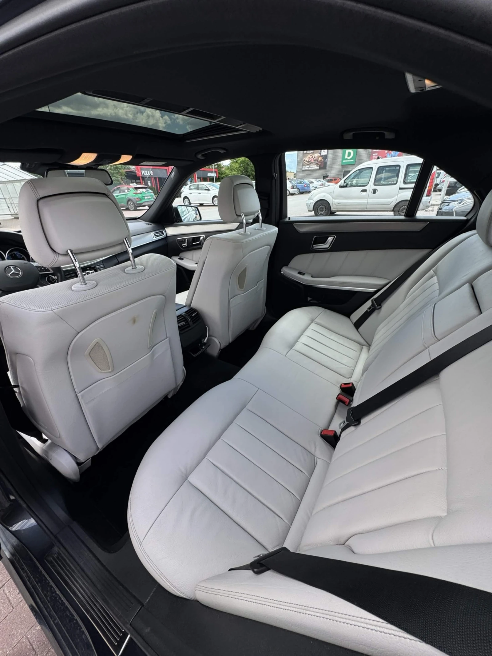 Mercedes-Benz E 400, снимка 11 - Автомобили и джипове - 54720476