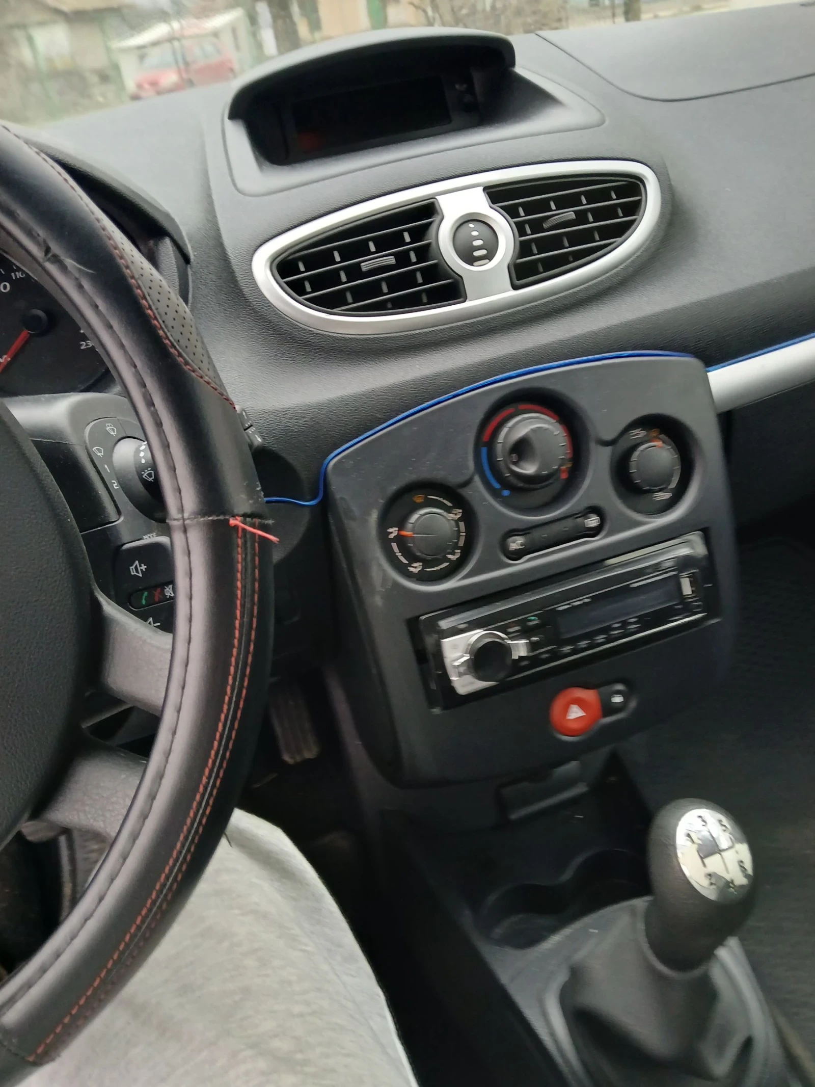 Renault Clio комби, снимка 8 - Автомобили и джипове - 55121511