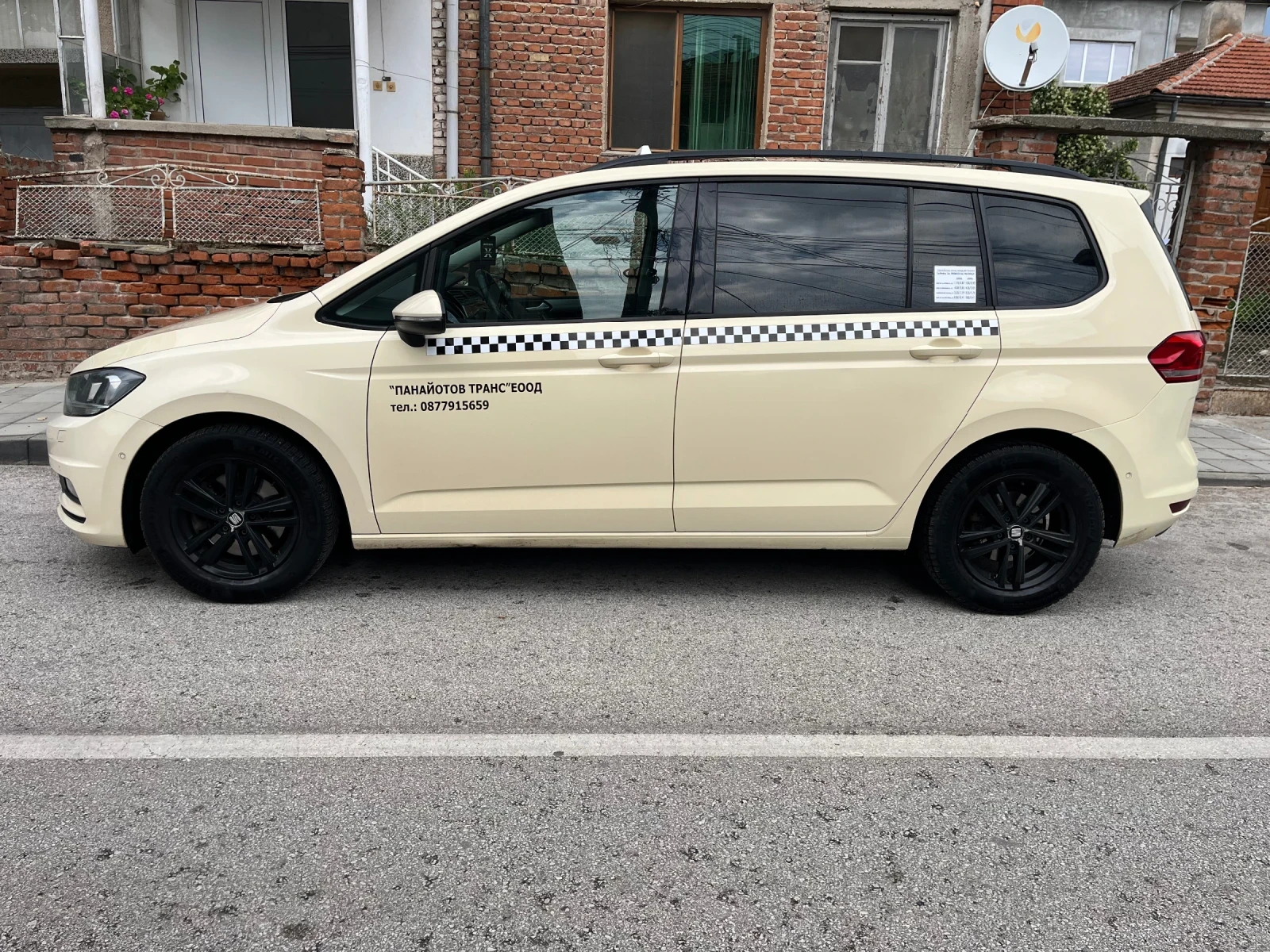 VW Touran, снимка 3 - Автомобили и джипове - 54788957