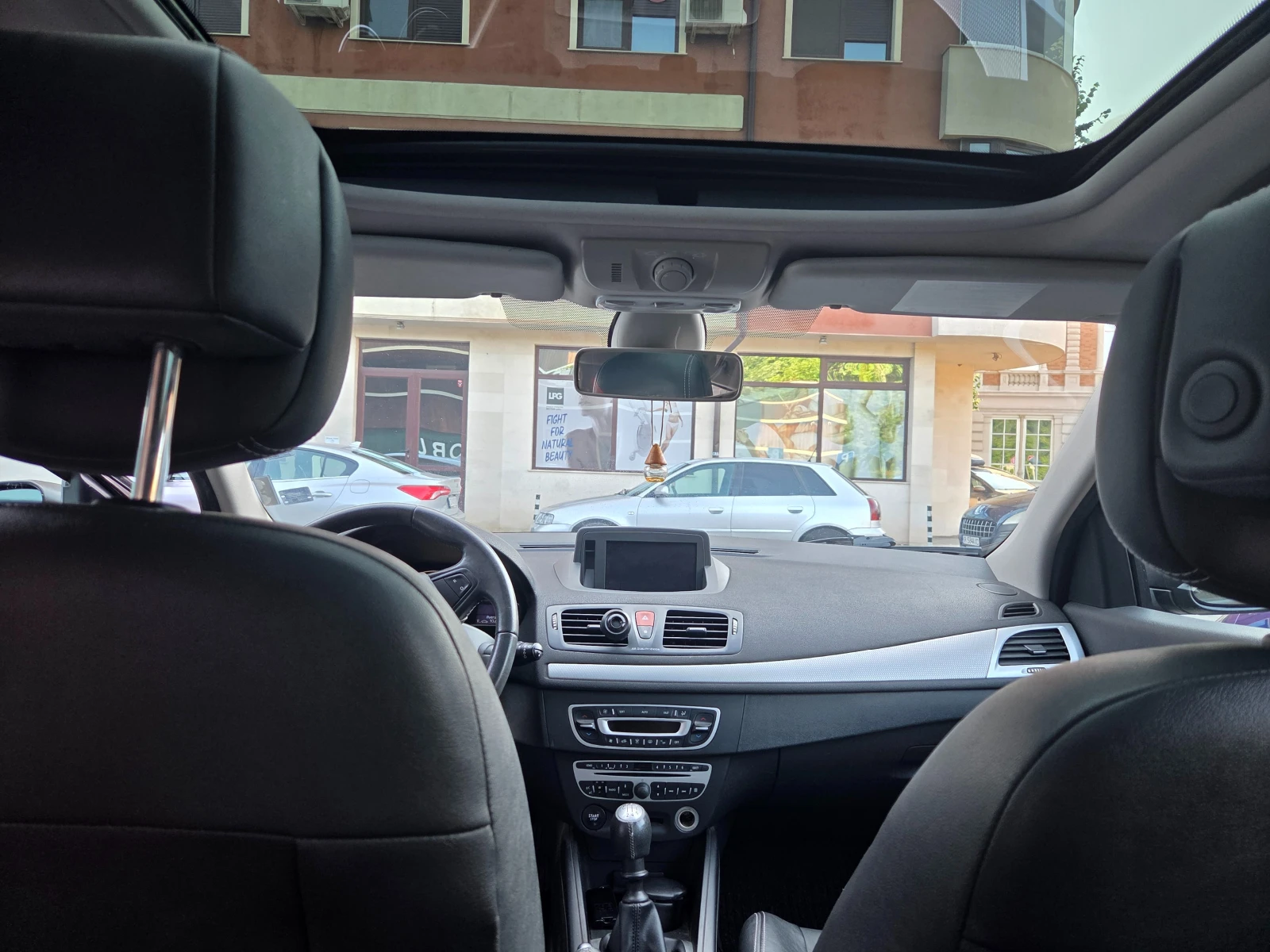 Renault Megane 3 Панорама, Кожен салон, Голям дисплей, Отлична, снимка 7 - Автомобили и джипове - 55333476