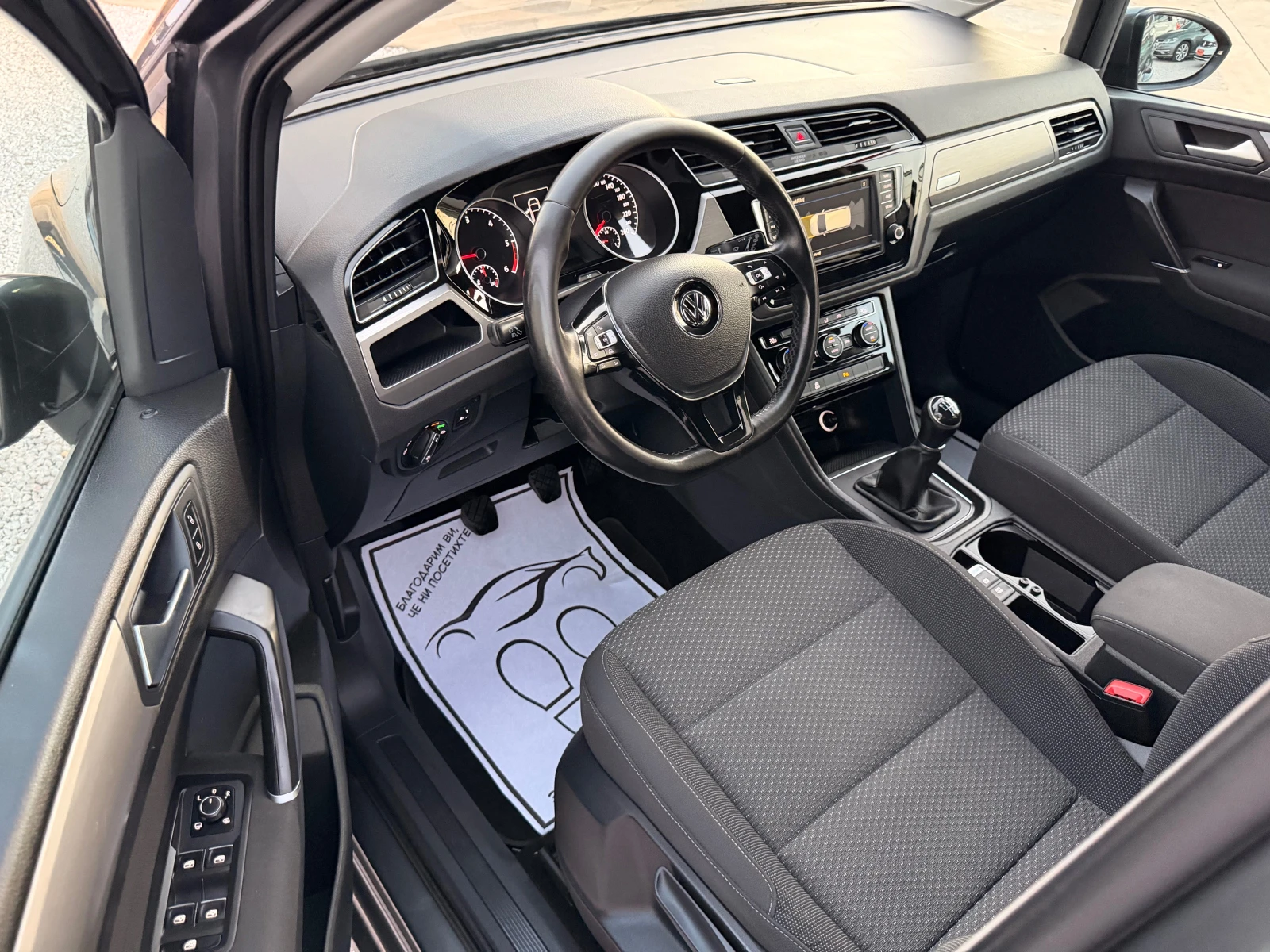 VW Touran 2.0TDI* NAVI* 6SK* 150KS* 7МЕСТА* LIZING, снимка 15 - Автомобили и джипове - 55545192