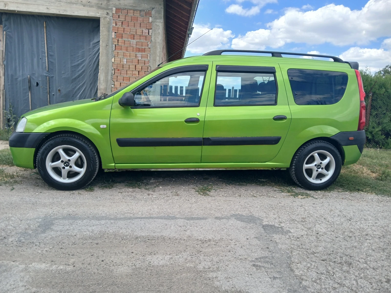 Dacia Logan, снимка 3 - Автомобили и джипове - 55681126