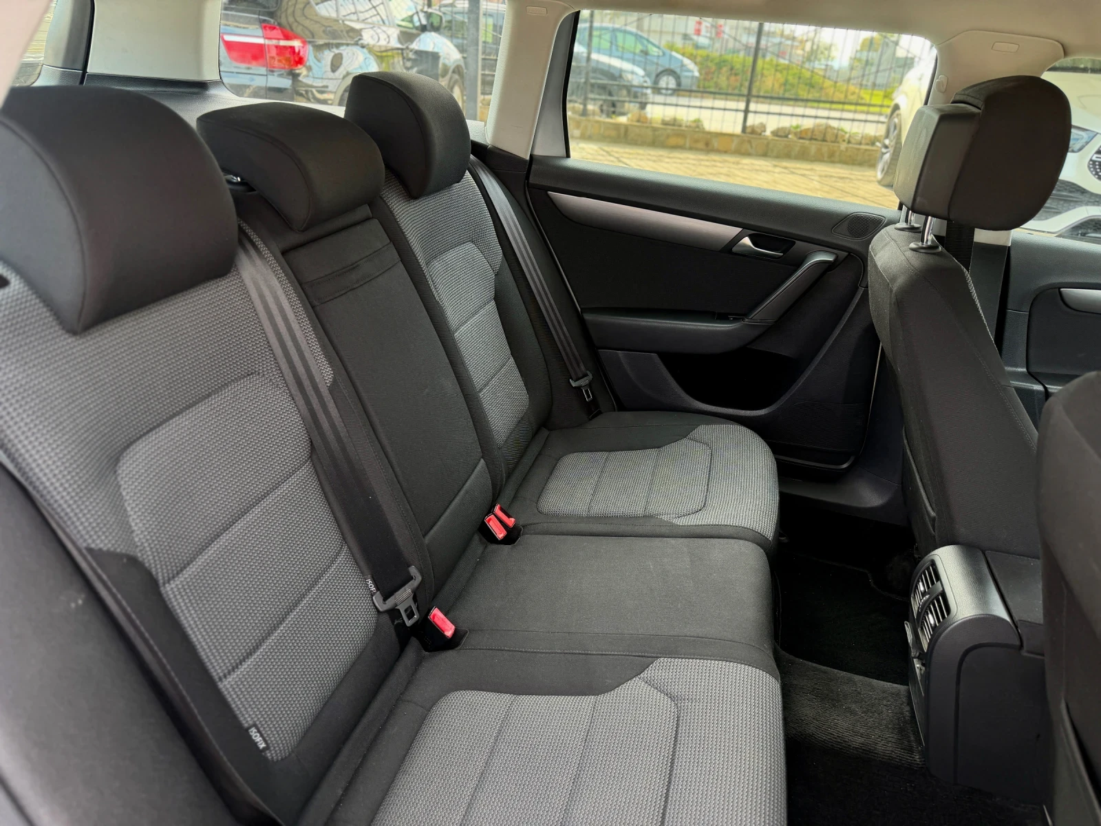 VW Passat 2.0 TDI BlueTech, снимка 10 - Автомобили и джипове - 56662458
