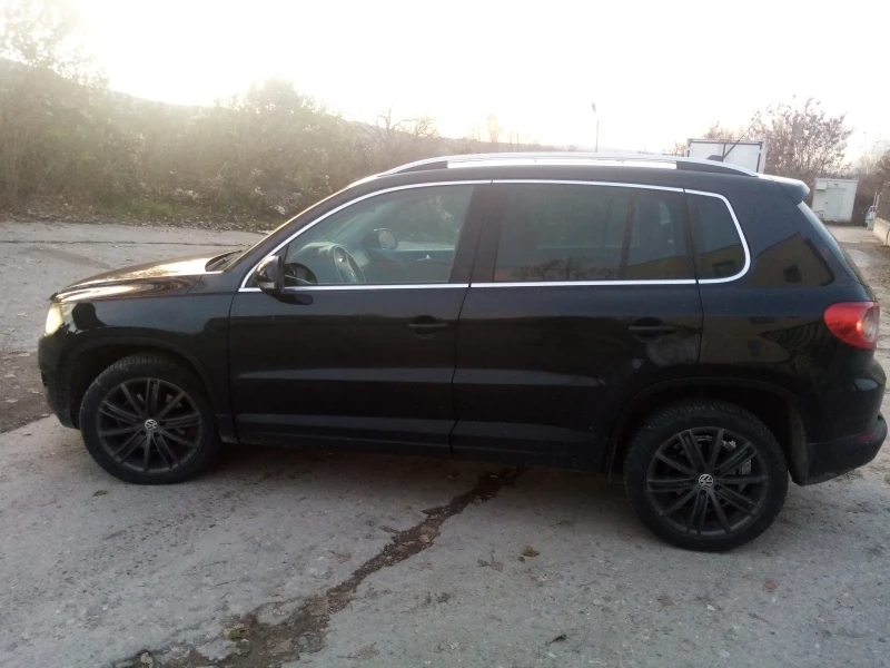 VW Tiguan 2.0д автомат панорама 4х4, снимка 9 - Автомобили и джипове - 48030606