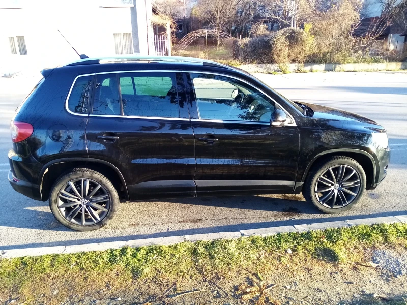 VW Tiguan 2.0д автомат панорама 4х4, снимка 1 - Автомобили и джипове - 48030606