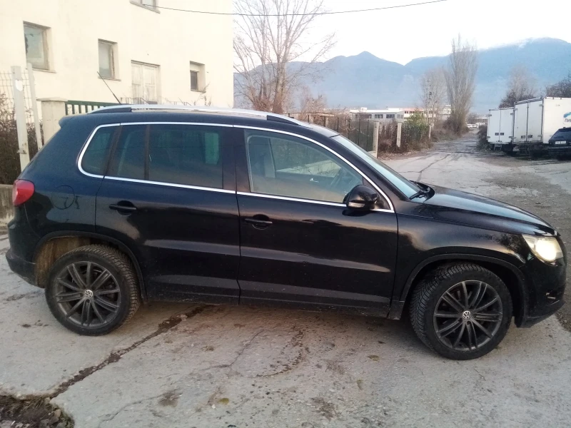 VW Tiguan 2.0д автомат панорама 4х4, снимка 4 - Автомобили и джипове - 48030606