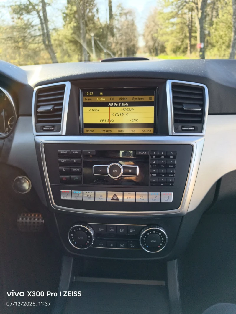 Mercedes-Benz ML 350 Безупречен, всчики екстри, снимка 10 - Автомобили и джипове - 52617411