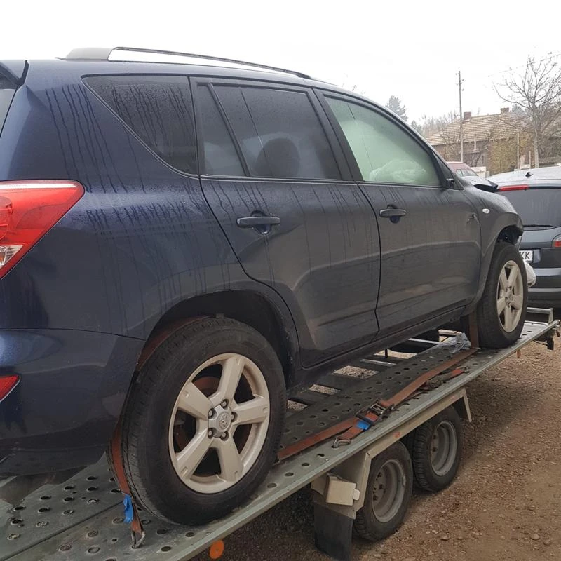 Toyota Rav4 2.2D4D, снимка 2 - Автомобили и джипове - 33352624