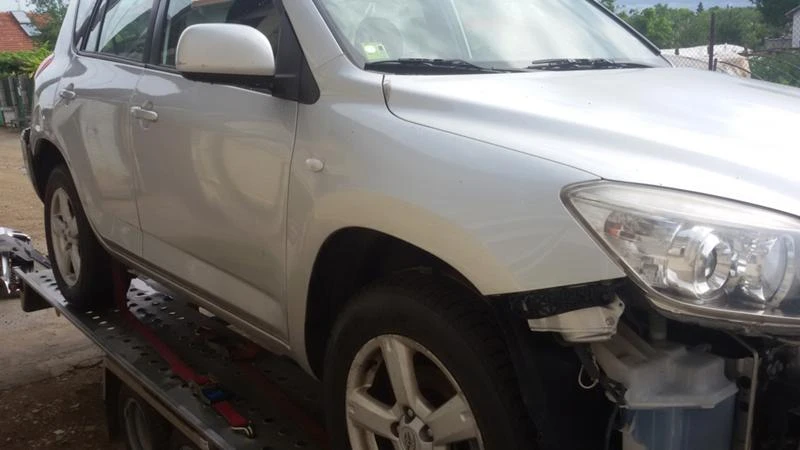 Toyota Rav4 2.2D4D, снимка 7 - Автомобили и джипове - 33352624