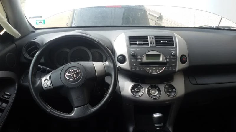 Toyota Rav4 2.2D4D, снимка 13 - Автомобили и джипове - 33352624