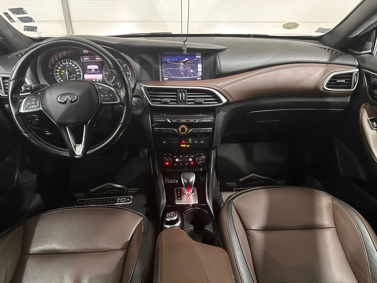 Infiniti QX30 * AUTO-NAVI-PANO* 4x4, снимка 8 - Автомобили и джипове - 54144068