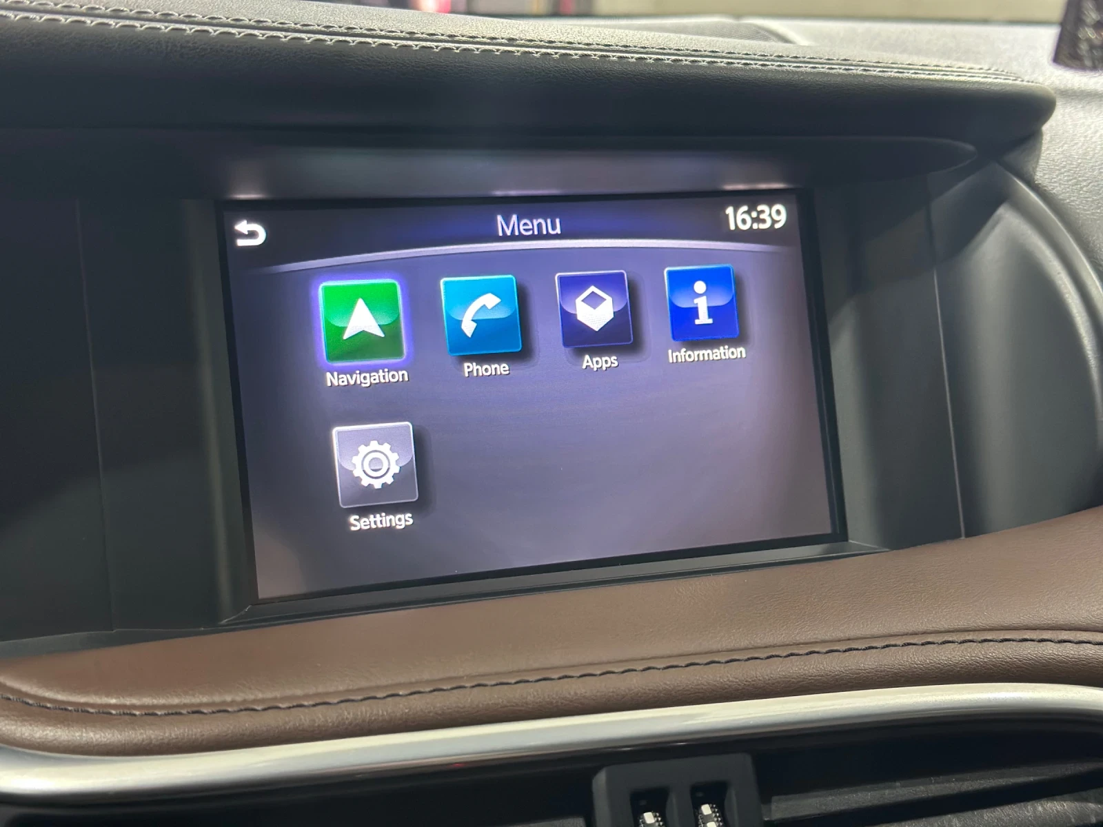 Infiniti QX30 * AUTO-NAVI-PANO* 4x4, снимка 13 - Автомобили и джипове - 54144068