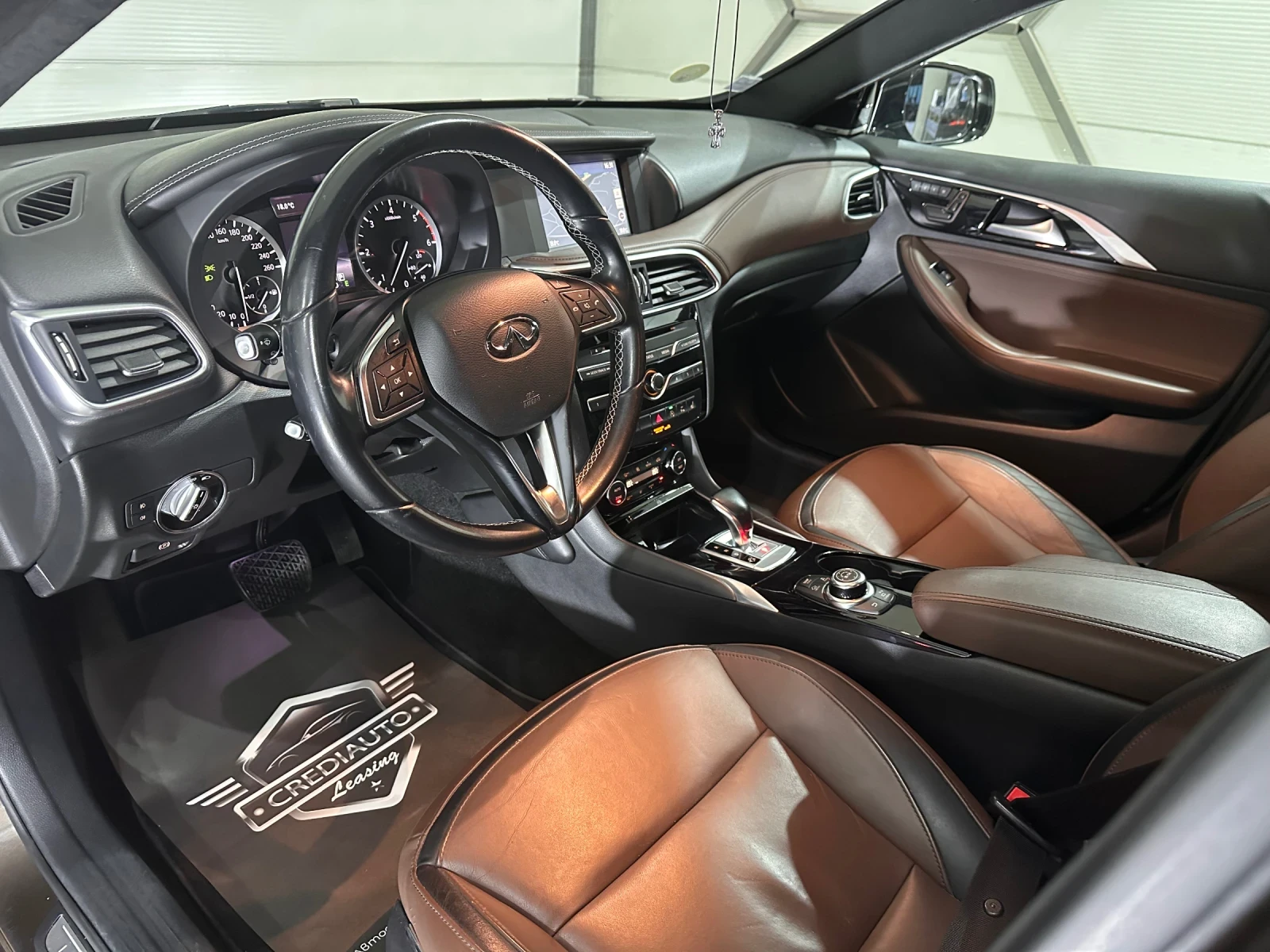 Infiniti QX30 * AUTO-NAVI-PANO* 4x4, снимка 7 - Автомобили и джипове - 54144068