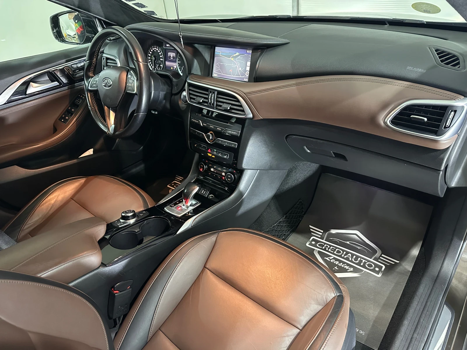 Infiniti QX30 * AUTO-NAVI-PANO* 4x4, снимка 9 - Автомобили и джипове - 54144068