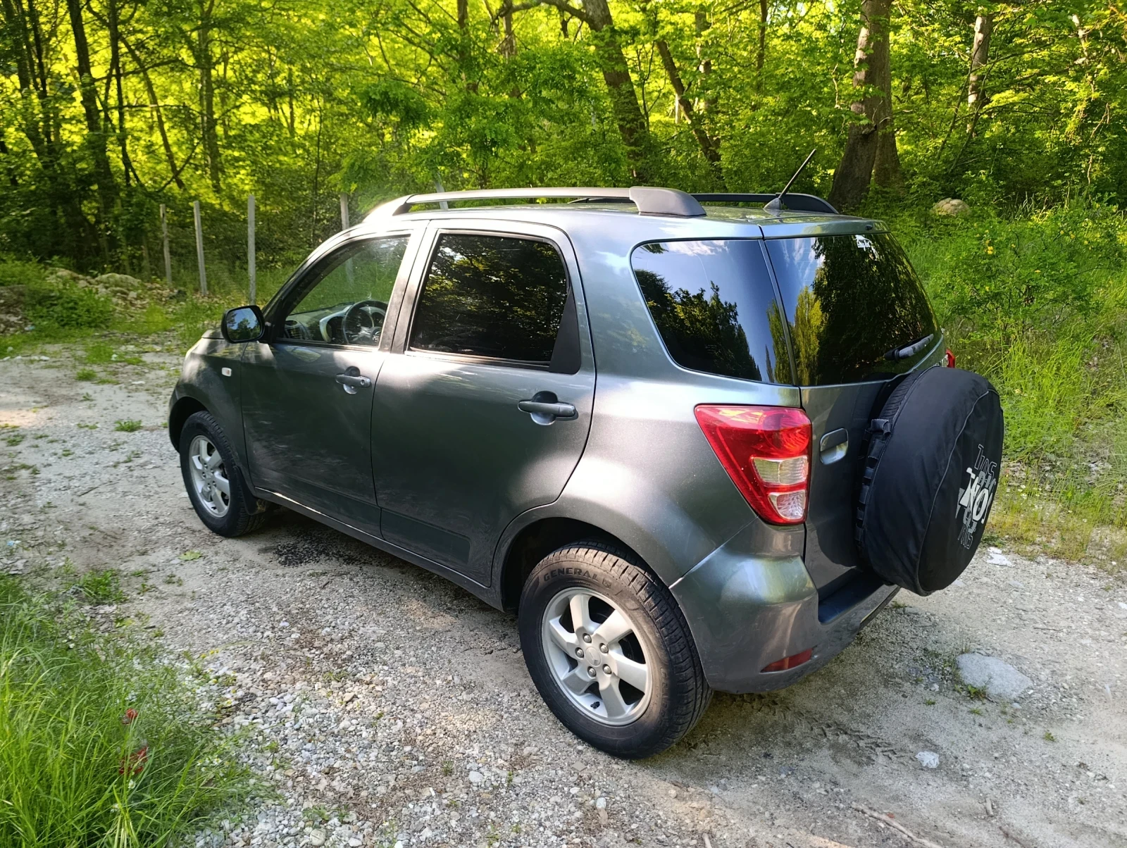 Daihatsu Terios 1.3 Газ 4х4, снимка 4 - Автомобили и джипове - 54597659