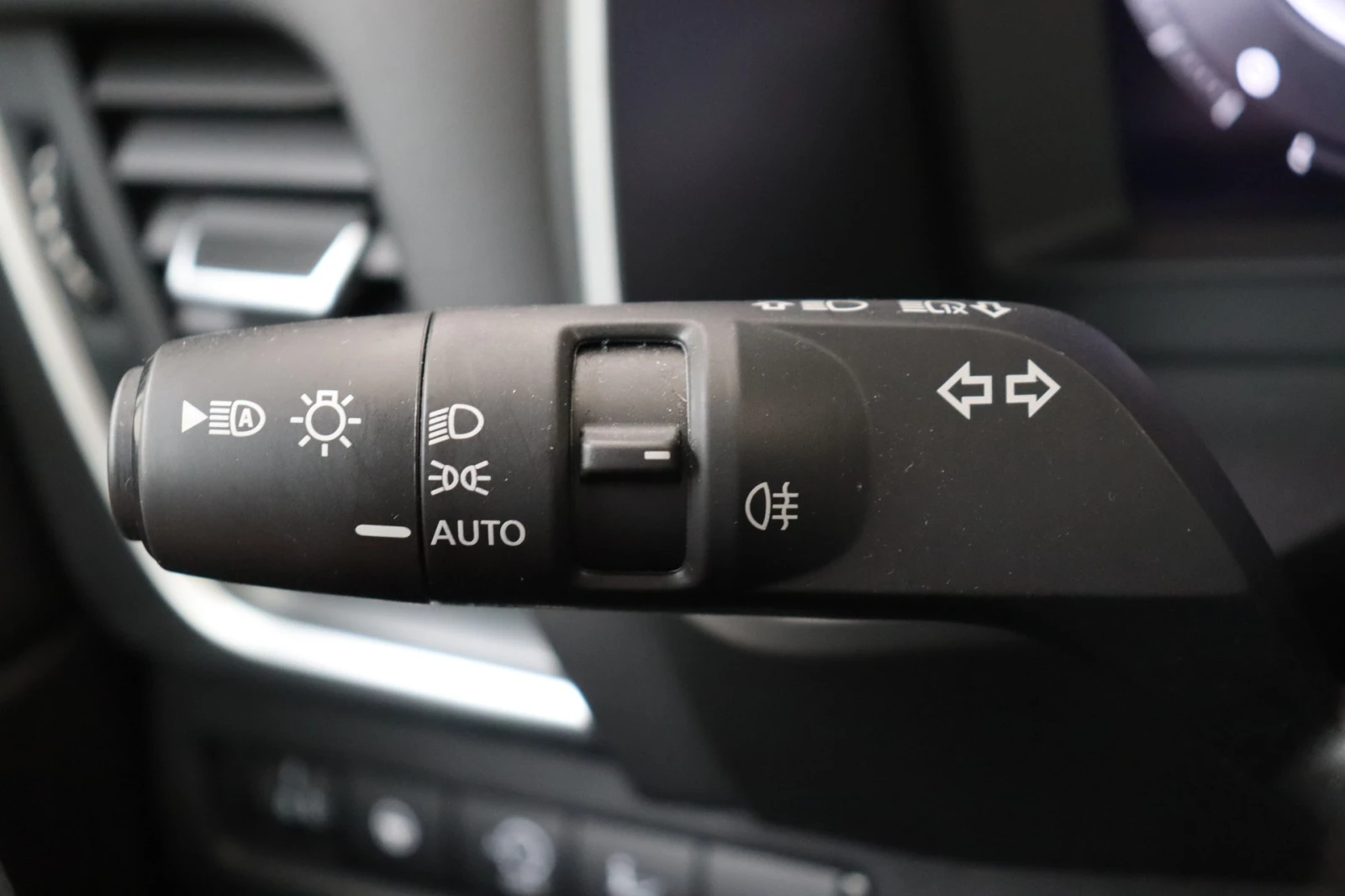 Nissan Qashqai 1.3 DIG-T N-connecta, снимка 9 - Автомобили и джипове - 54627859