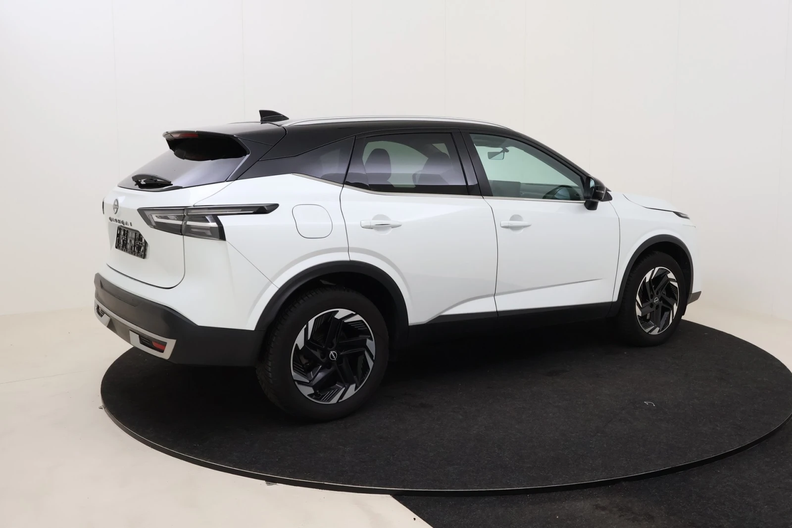 Nissan Qashqai 1.3 DIG-T N-connecta, снимка 4 - Автомобили и джипове - 54627859