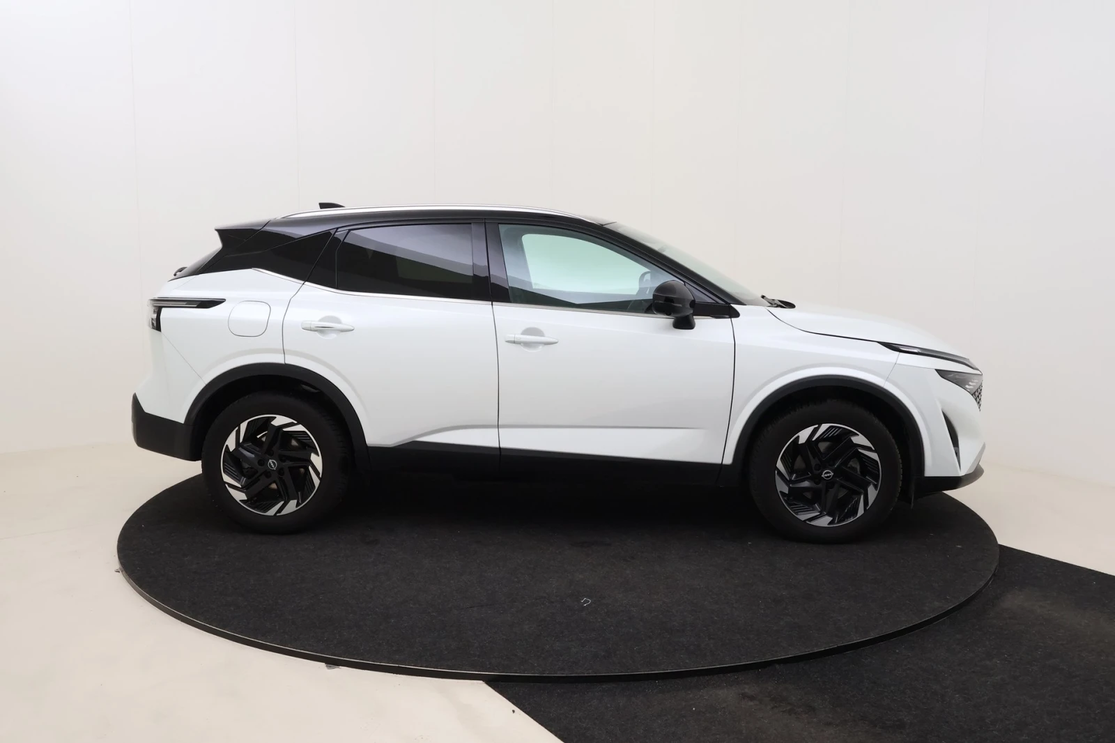 Nissan Qashqai 1.3 DIG-T N-connecta, снимка 15 - Автомобили и джипове - 54627859