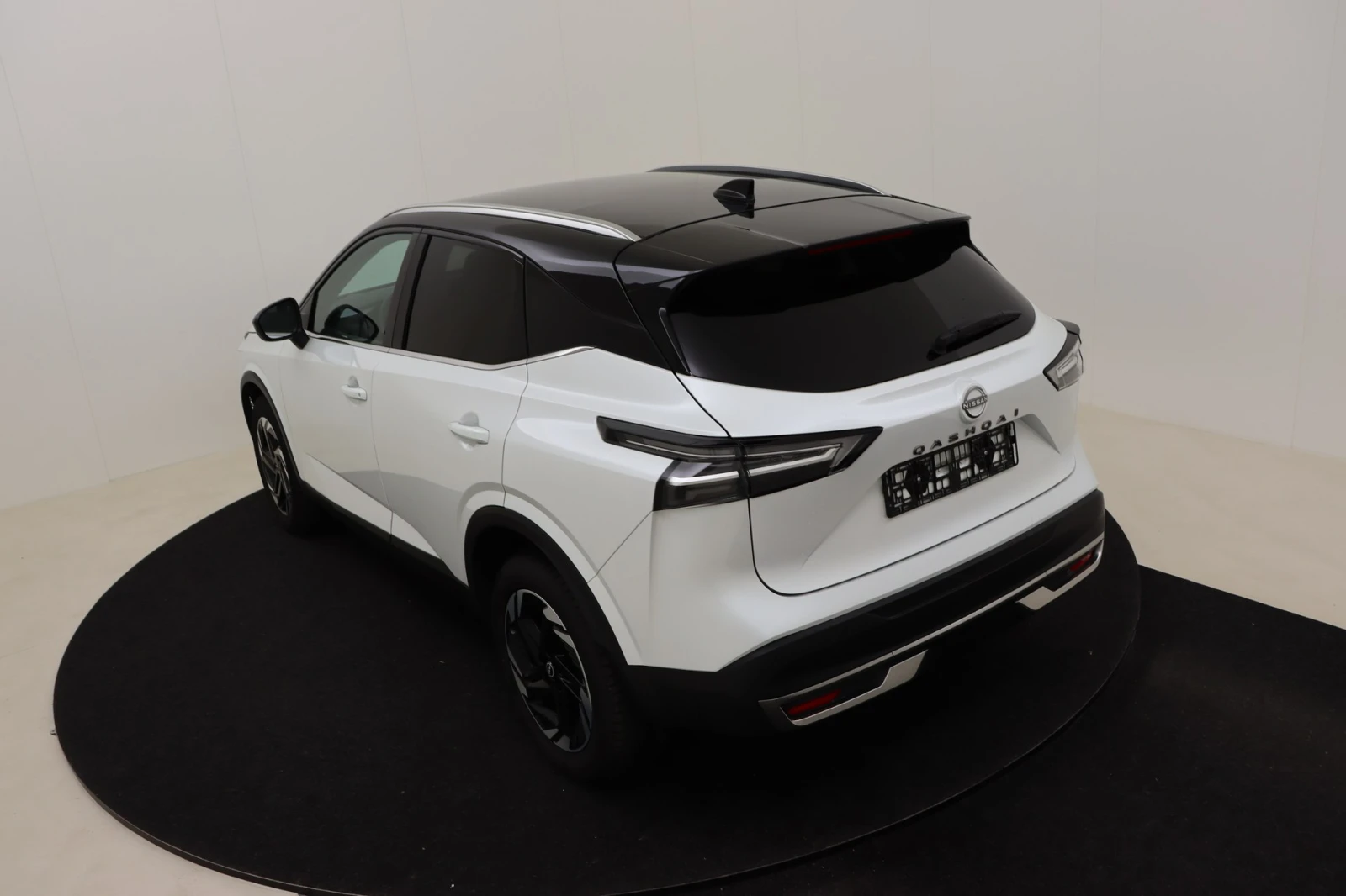 Nissan Qashqai 1.3 DIG-T N-connecta, снимка 13 - Автомобили и джипове - 54627859