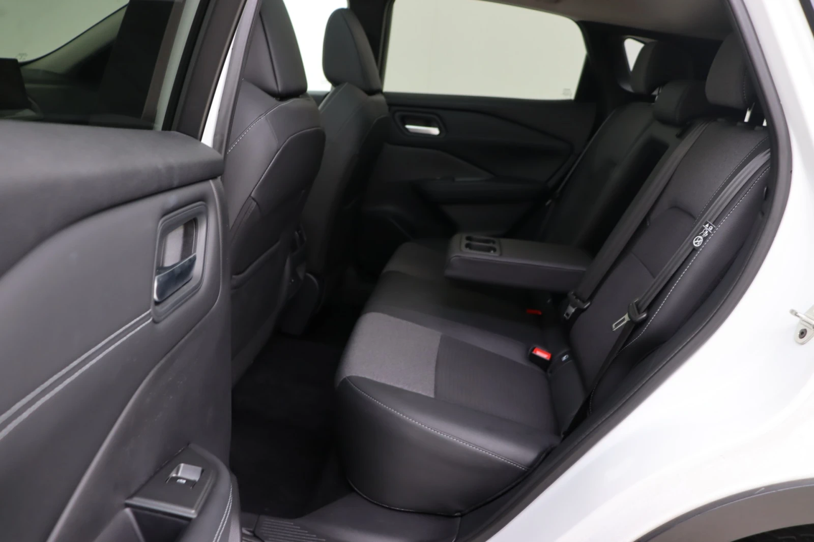 Nissan Qashqai 1.3 DIG-T N-connecta, снимка 11 - Автомобили и джипове - 54627859