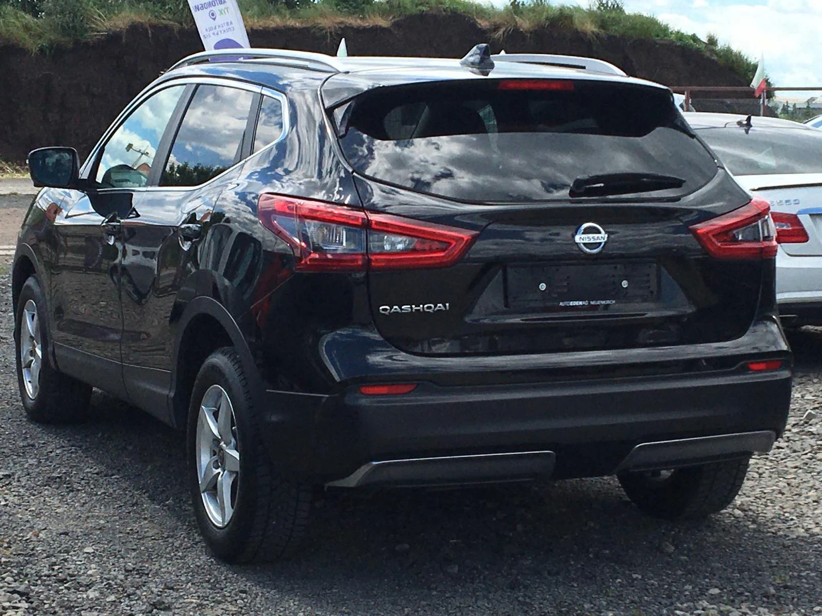 Nissan Qashqai 1.3i Tekna+ CH, снимка 3 - Автомобили и джипове - 54715324