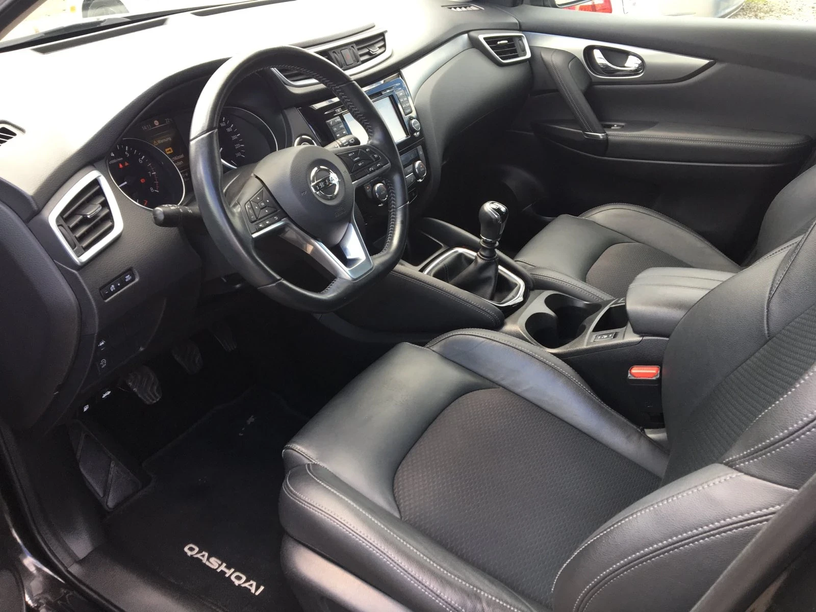 Nissan Qashqai 1.3i Tekna+ CH, снимка 6 - Автомобили и джипове - 54715324
