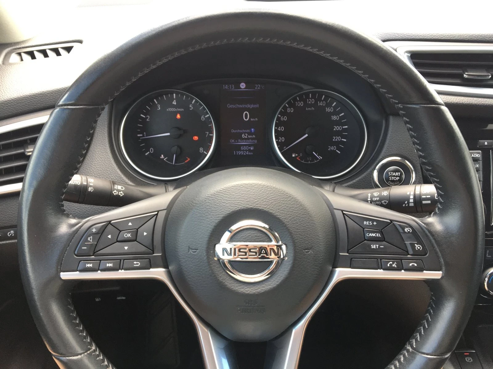 Nissan Qashqai 1.3i Tekna+ CH, снимка 13 - Автомобили и джипове - 54715324