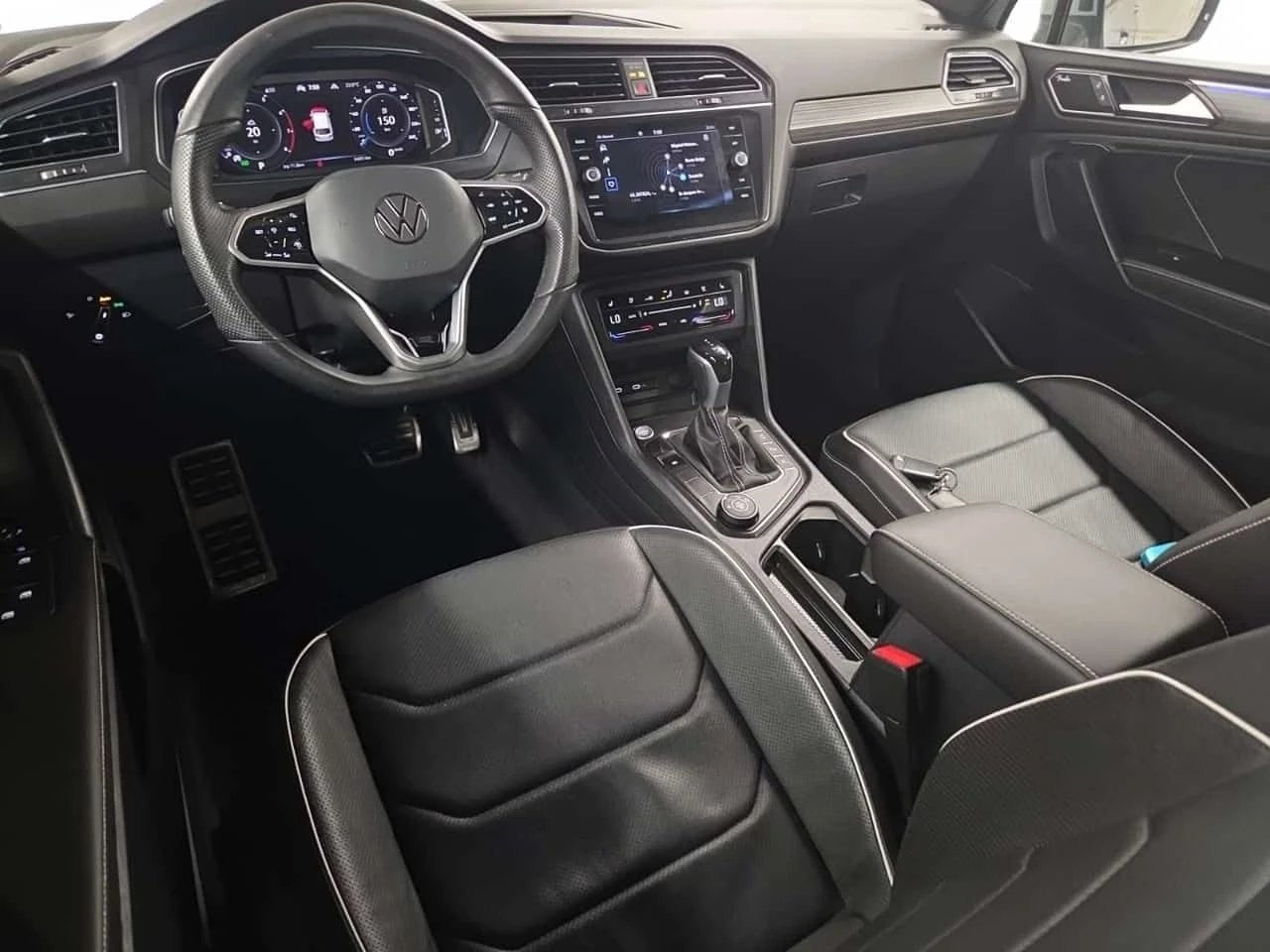 VW Tiguan  HIGHLINE R LINE | 360 | DIS | HUD | ЦЕНА ДО БГ, снимка 10 - Автомобили и джипове - 55135789