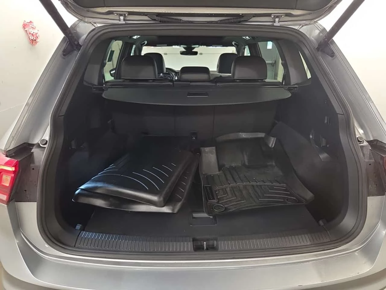 VW Tiguan  HIGHLINE R LINE | 360 | DIS | HUD | ЦЕНА ДО БГ, снимка 14 - Автомобили и джипове - 55135789