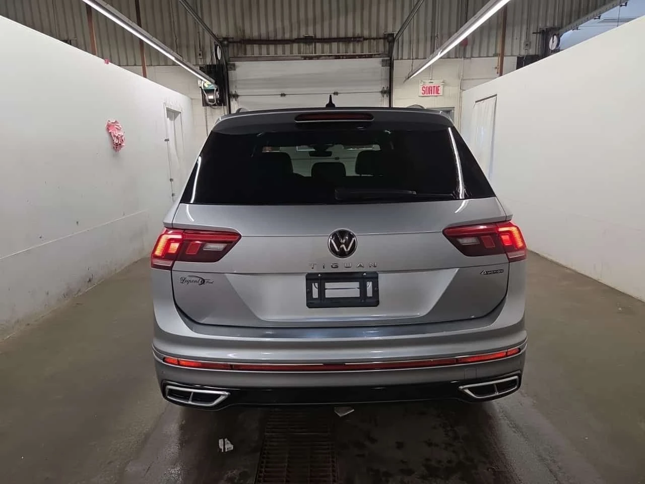VW Tiguan  HIGHLINE R LINE | 360 | DIS | HUD | ЦЕНА ДО БГ, снимка 17 - Автомобили и джипове - 55135789
