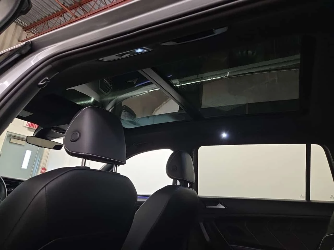 VW Tiguan  HIGHLINE R LINE | 360 | DIS | HUD | ЦЕНА ДО БГ, снимка 13 - Автомобили и джипове - 55135789