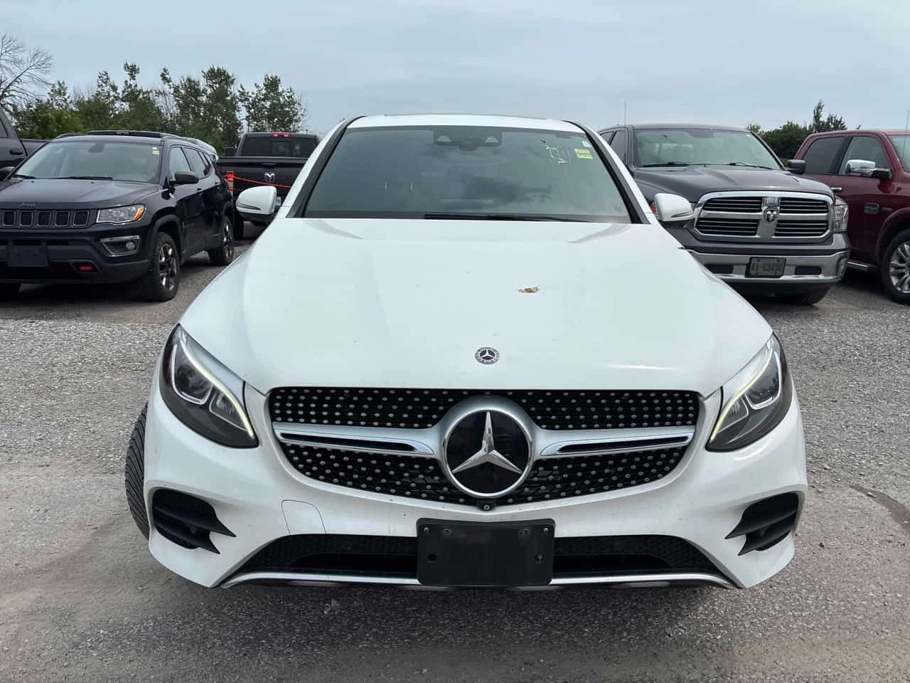 Mercedes-Benz GLC 300 4MATIC | CARFAX | АВТОКРЕДИТ БЕЗ ПЪРВОНАЧАЛНА, снимка 2 - Автомобили и джипове - 55598186
