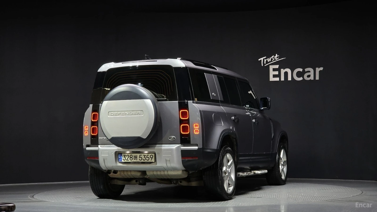 Land Rover Defender 110* D240* SE* КОЖА* ПОДГРЕВ* ПАНОРАМА* 360* LED* , снимка 2 - Автомобили и джипове - 55691618