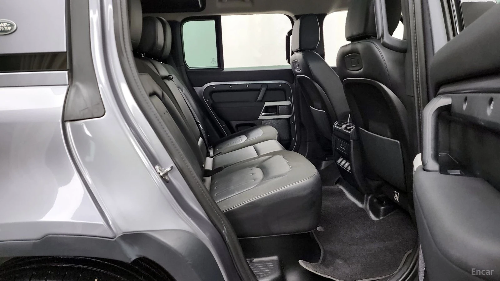 Land Rover Defender 110* D240* SE* КОЖА* ПОДГРЕВ* ПАНОРАМА* 360* LED* , снимка 11 - Автомобили и джипове - 55691618