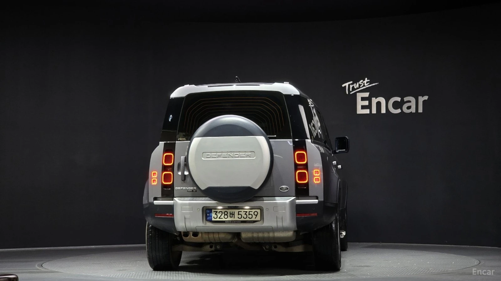 Land Rover Defender 110* D240* SE* КОЖА* ПОДГРЕВ* ПАНОРАМА* 360* LED* , снимка 4 - Автомобили и джипове - 55691618