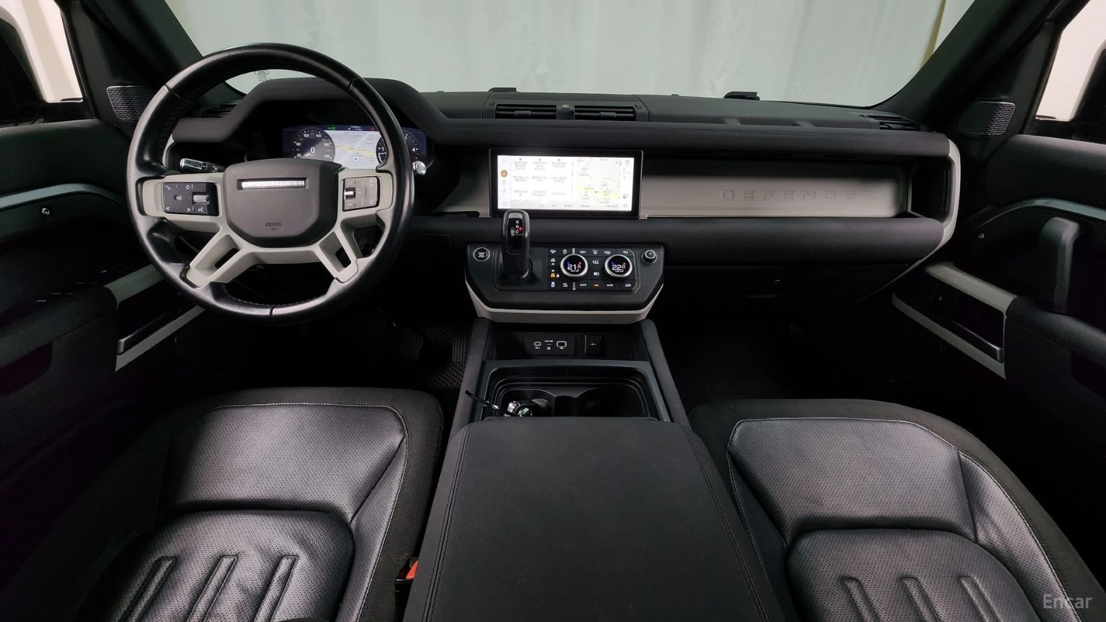 Land Rover Defender 110* D240* SE* КОЖА* ПОДГРЕВ* ПАНОРАМА* 360* LED* , снимка 6 - Автомобили и джипове - 55691618