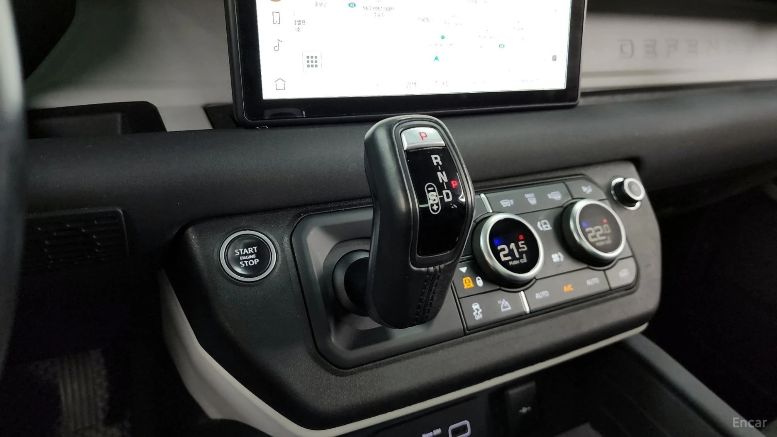 Land Rover Defender 110* D240* SE* КОЖА* ПОДГРЕВ* ПАНОРАМА* 360* LED* , снимка 8 - Автомобили и джипове - 55691618