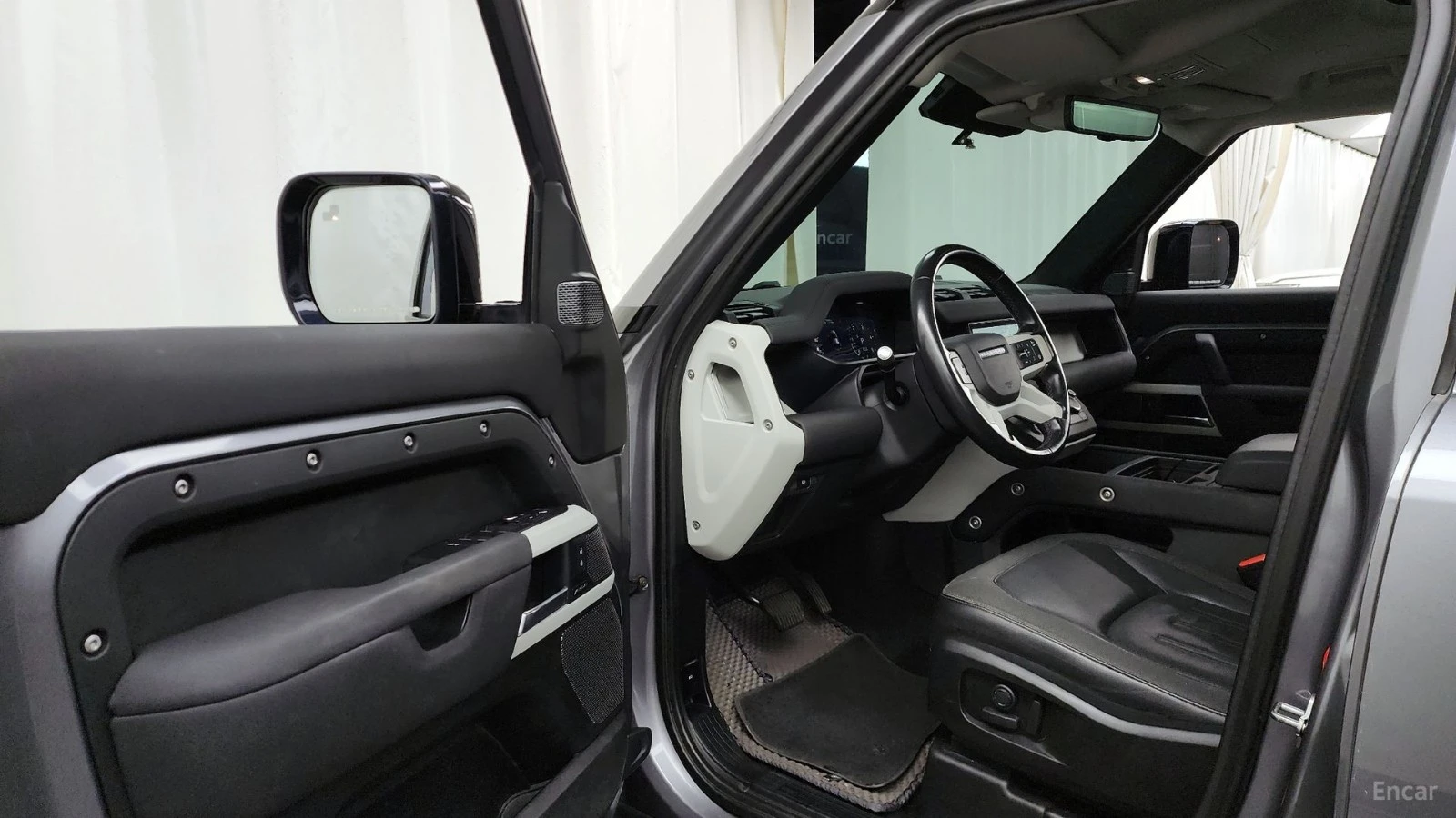 Land Rover Defender 110* D240* SE* КОЖА* ПОДГРЕВ* ПАНОРАМА* 360* LED* , снимка 9 - Автомобили и джипове - 55691618