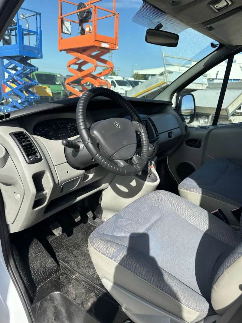 Renault Trafic, снимка 11 - Бусове и автобуси - 47592496