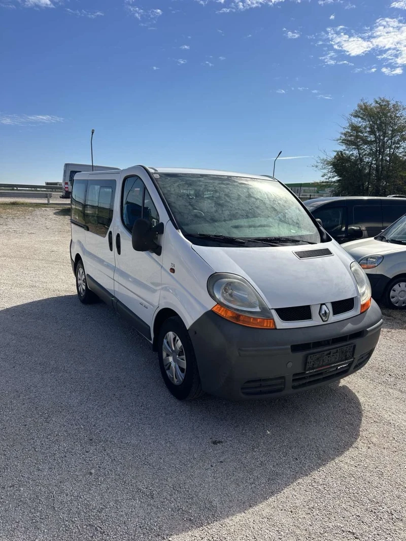 Renault Trafic, снимка 1 - Бусове и автобуси - 47592496