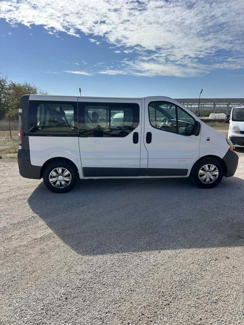 Renault Trafic, снимка 5 - Бусове и автобуси - 47592496