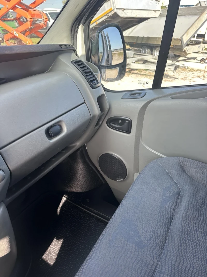 Renault Trafic, снимка 16 - Бусове и автобуси - 47592496