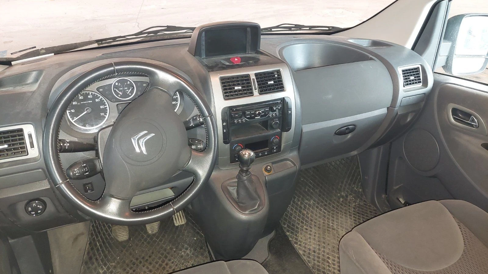 Citroen Jumpy Пътнически Бус, снимка 8 - Бусове и автобуси - 55878585