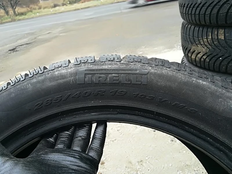 Гуми Зимни 285/40R19, снимка 4 - Гуми и джанти - 23684824