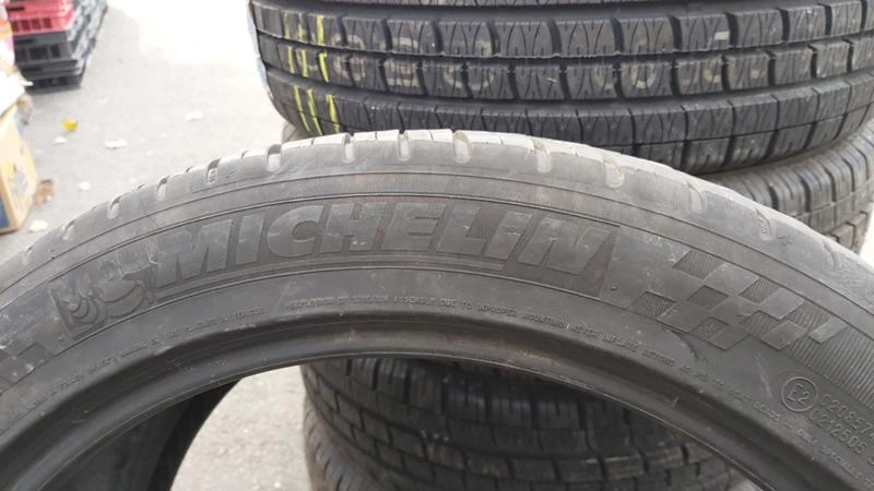 Гуми Летни 275/40R19, снимка 4 - Гуми и джанти - 27418067