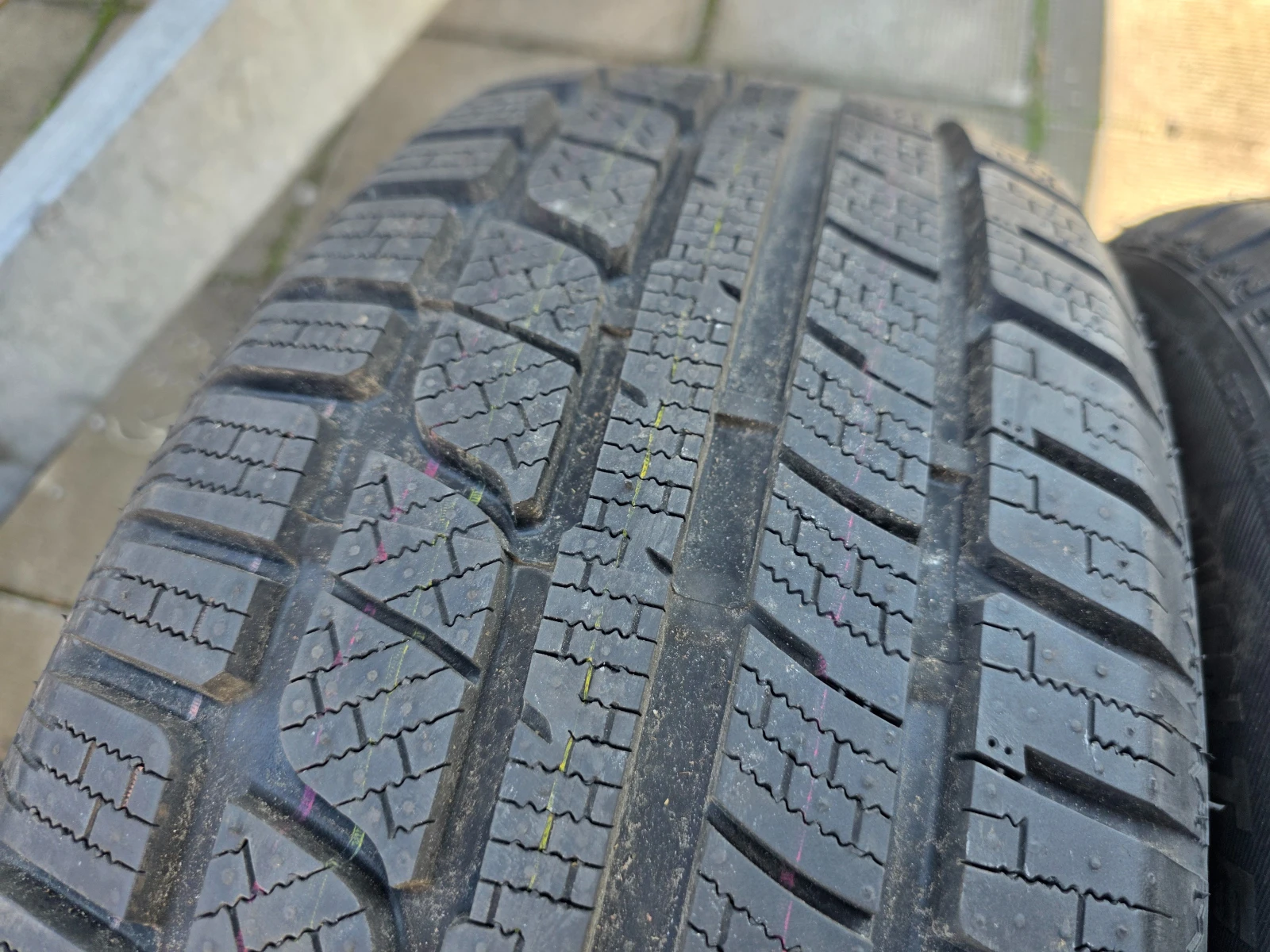 Гуми Зимни 255/60R17, снимка 3 - Гуми и джанти - 54731506