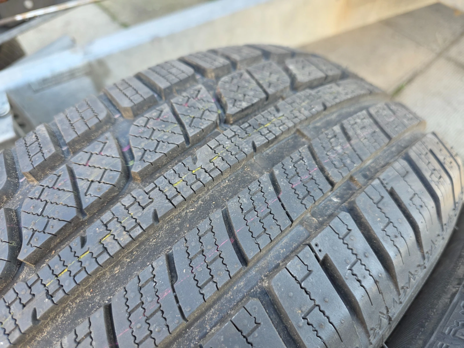 Гуми Зимни 255/60R17, снимка 2 - Гуми и джанти - 54731506