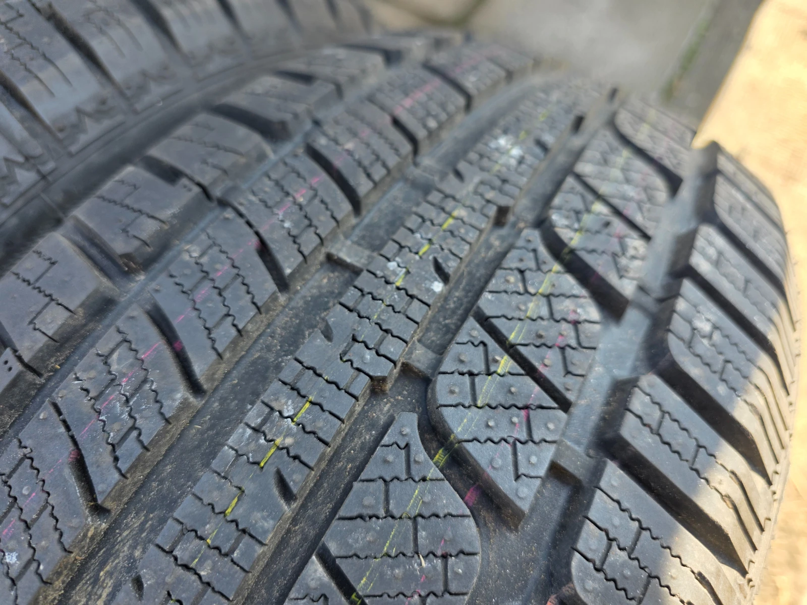 Гуми Зимни 255/60R17